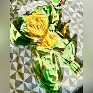 Like New Childrens Place Dragon Halloween Costume size 5/6. Head dress included